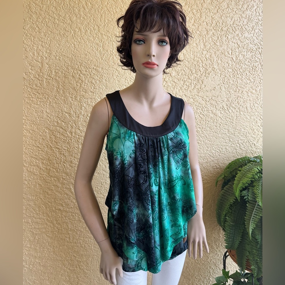 Dressbarn brand green/black velvet accent top
